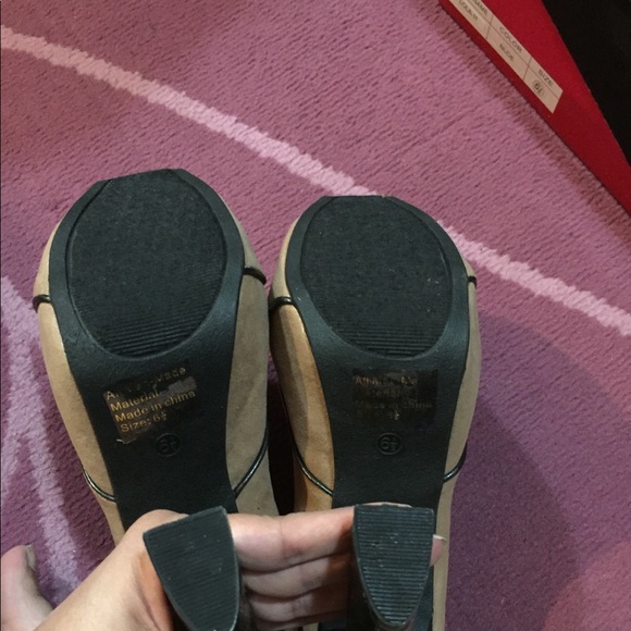 Shoes - Picture 2 of 4